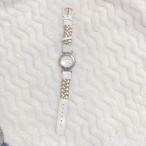 90’sVintage Style» Quartz CHIC Round Face Watch w/Golden Braided Band - Picture 5 of 15